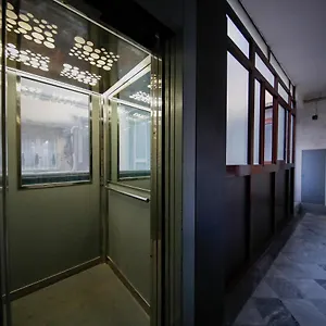 The Door Saturday Apartamento